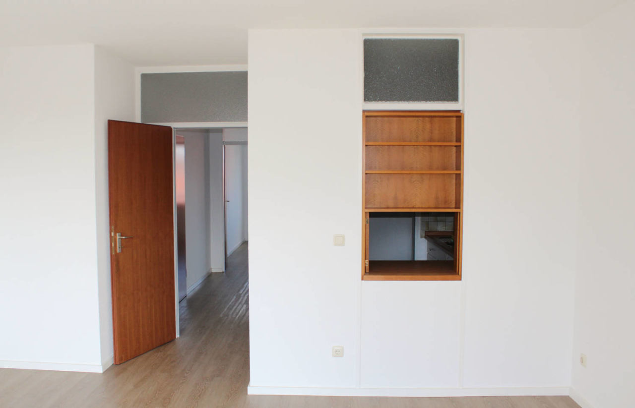 Blick zu Küche und Diele